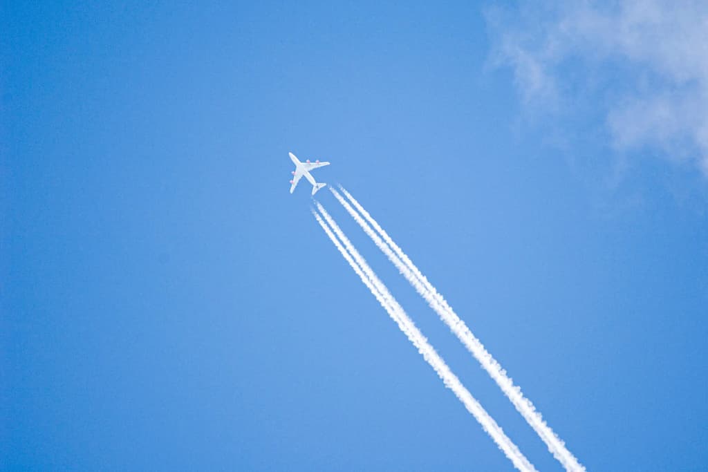 Verminderen klimaatprogramma's van luchtvaartmaatschappijen echt je CO2-uitstoot?